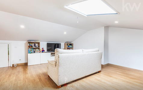 Salon mansardé de 50 m2