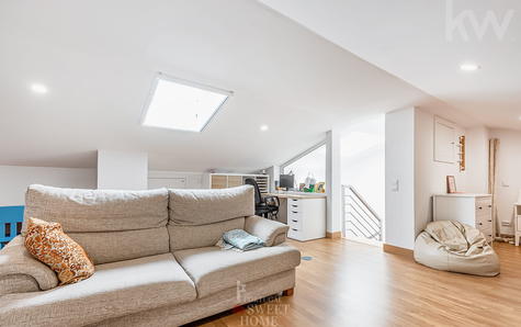 Salon mansardé de 50 m2