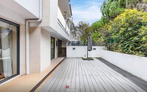 Terrasse entourée de jardins (50 m2)