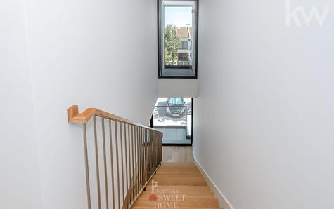 Staircase leading to the 1st floor