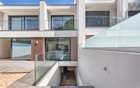 Jardin (70 m2) et terrasse (28 m2) à l'arrière