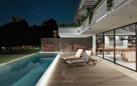 View of the large infinity pool (43.7 m2) and the ceramic deck (136 m2)