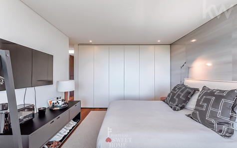 Suíte principal (17 m2), com Closet (4 m2) e Casa de Banho (6 m2)