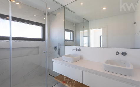 Uma das 1 das 5 casas de banho da casa
