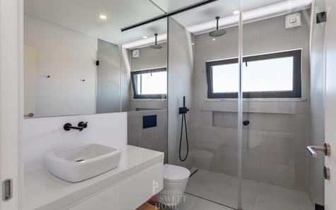 Uma das 1 das 5 casas de banho da casa