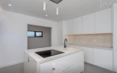 Cozinha (15,5 m2) totalmente equipada, com ligação à sala