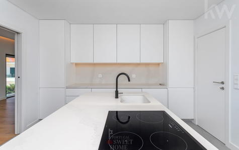Cozinha (15,5 m2) totalmente equipada, com ligação à sala