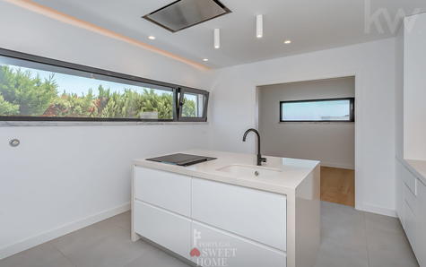 Cozinha (15,5 m2) totalmente equipada, com ligação à sala