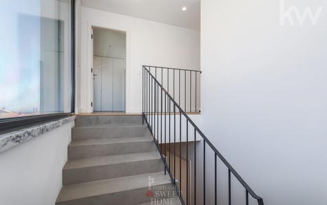 Escadas de acesso ao piso superior