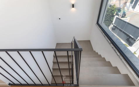 Escadas de acesso ao piso superior