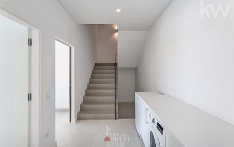 Zona de lavandaria (10 m2), na cave