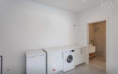 Zona de lavandaria (10 m2), na cave