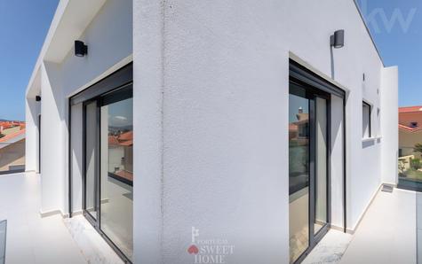 Varandas localizadas no piso superior, onde se encontram os quartos