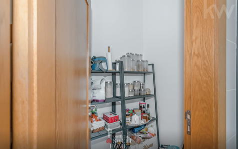 Cozinha com 14,2 m2, despensa e varanda