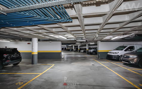 Garagem do prédio com 2 lugares de estacionamento