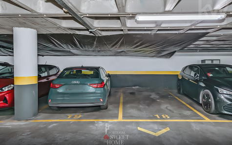 Garagem do prédio com 2 lugares de estacionamento