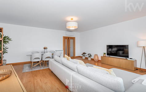 Sala com 34 m2 e acesso à varanda principal