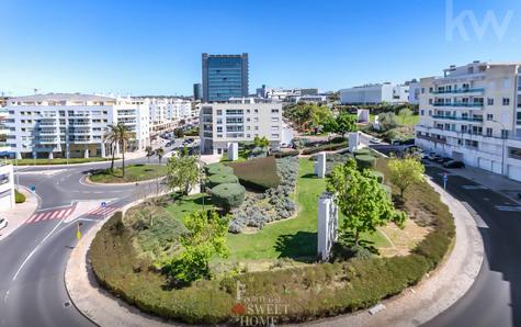 Living room balcony overlooking the Oeiras City Hall and Oeiras Park.