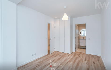 Bedroom with en-suite bathroom
