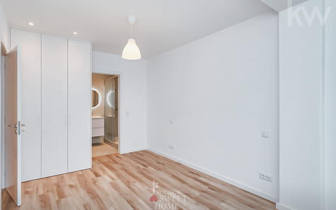 Bedroom with en-suite bathroom