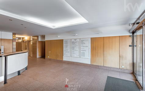 Hall de entrada do prédio de escritórios