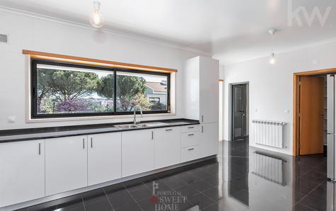 Cozinha (20,8 m2) com despensa (2,5 m2), lavandaria (2,4 m2) e copa (3,6 m2)