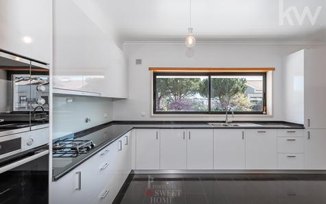 Cozinha (20,8 m2) com despensa (2,5 m2), lavandaria (2,4 m2) e copa (3,6 m2)