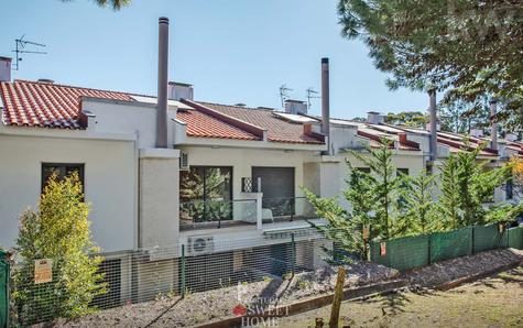 Jardins envolventes nas traseiras da casa