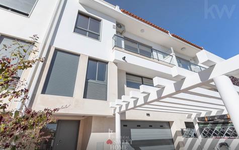 Moradia T4+1 em Banda