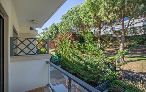 Varanda com vista para os jardins envolventes