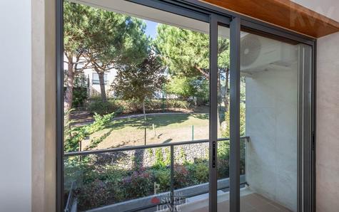 Varanda com vista para os jardins envolventes