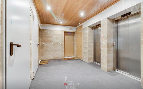 The building's 2 elevators