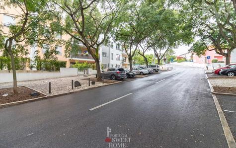 José Januário do Sacramento Street, in the Varandas de Queijas condominium.