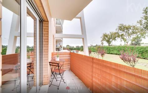 Varanda espaçosa do apartamento