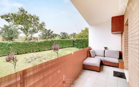 Varanda espaçosa do apartamento