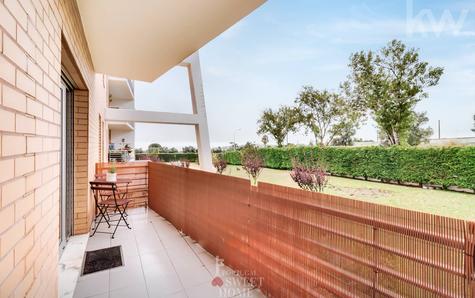 Varanda espaçosa do apartamento