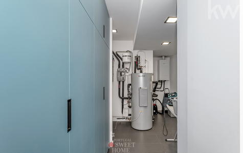 Zona de arrumos e área técnica na cave