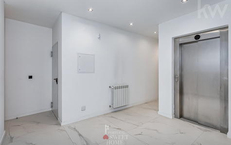 Elevador e hall na cave