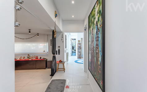 Corredor no 2º piso de acesso à mezanino no 2º piso