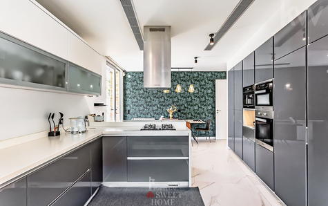 Cozinha ampla totalmente equipada