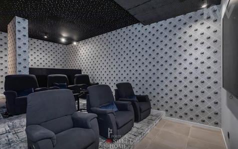 Home cinema com bar na cave, anexo ao salão de jogos