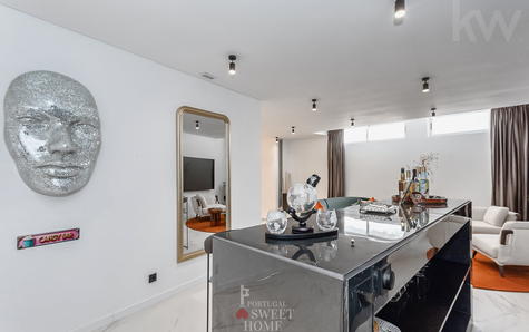 Bar with marble panel in the games room.