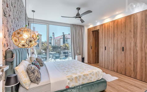 Suite no 2º piso com terraço privativo e WC camuflada por porta mimetizada