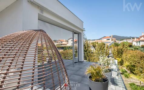 Terraço de uma da suite no 2º piso com vista para o jardim