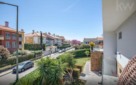 Terraço de uma da suite no 2º piso com vista para o jardim
