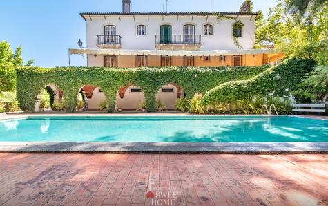 Vista da casa e da piscina