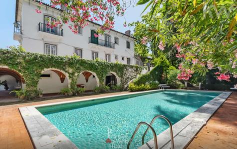 Vista da casa e da piscina